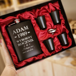 Czarna Piersiówka z Kieliszkami